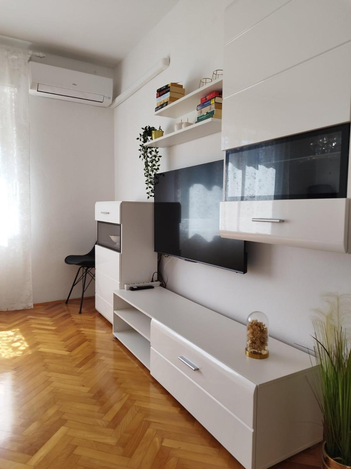 Antemma Apartment プーラ エクステリア 写真